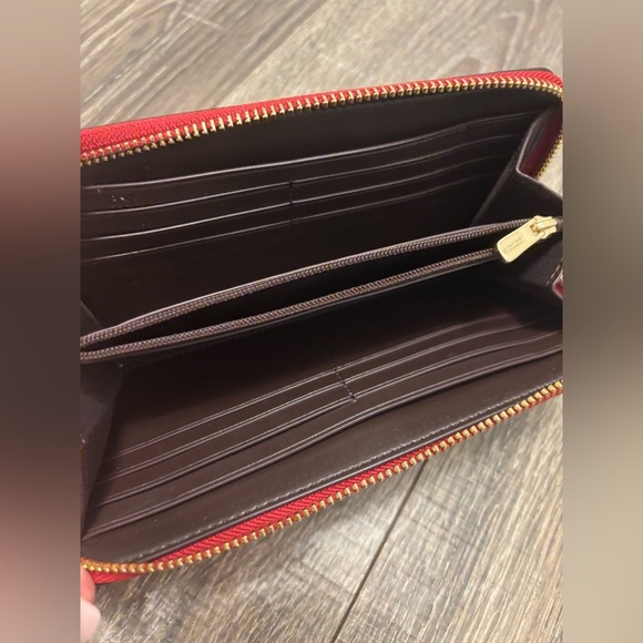 COACH Red And Beige Stripes And Stars Medium Zip Around Multi Card Canvas Wallet - Picture 3 of 10